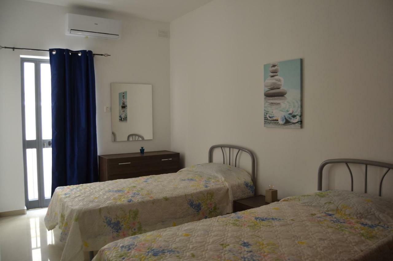 Mellieha Town Centre Bright & Spacious 3 Bedroom Apartment Екстер'єр фото