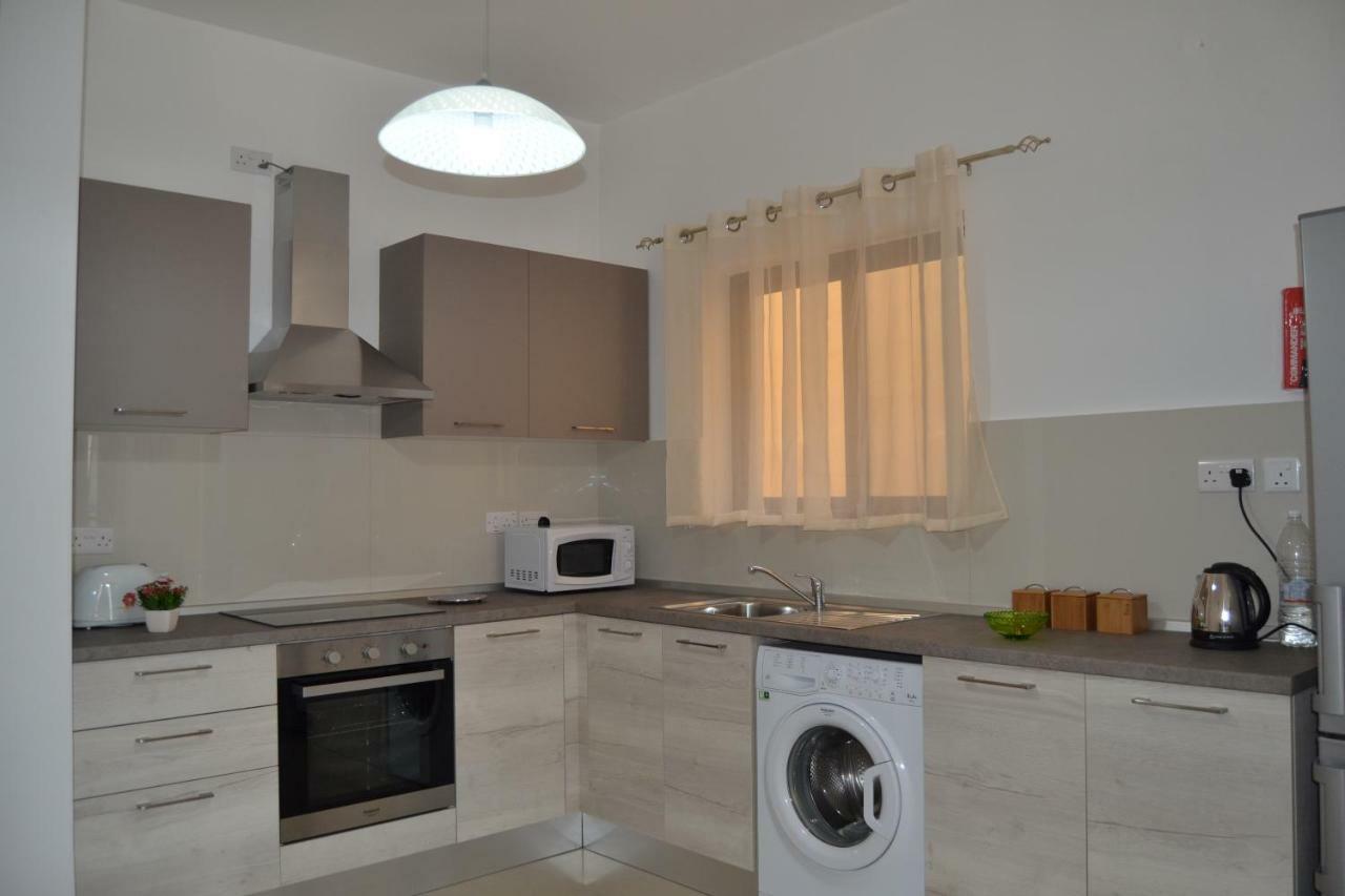 Mellieha Town Centre Bright & Spacious 3 Bedroom Apartment Екстер'єр фото