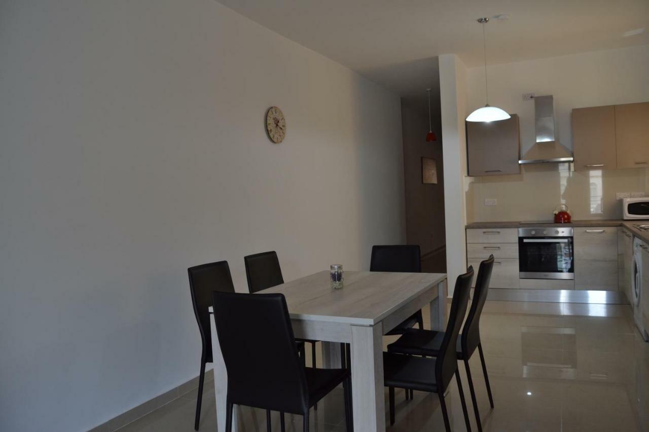 Mellieha Town Centre Bright & Spacious 3 Bedroom Apartment Екстер'єр фото