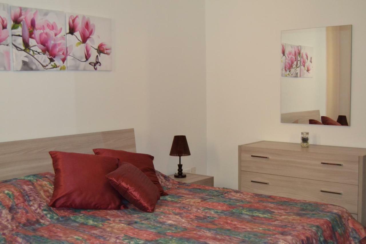 Mellieha Town Centre Bright & Spacious 3 Bedroom Apartment Екстер'єр фото