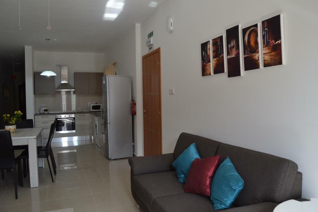 Mellieha Town Centre Bright & Spacious 3 Bedroom Apartment Екстер'єр фото